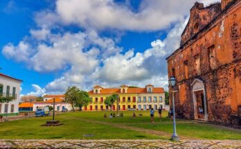 imagem de ruína no centro histórico da cidade de alcântara