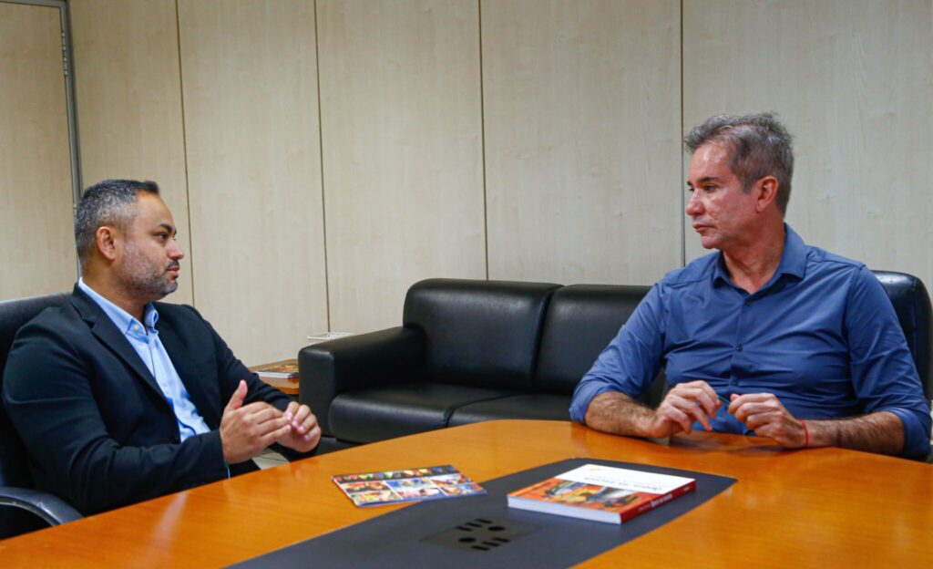 O secretário de Estado da Fazenda, Marcellus Alves, com o auditor Fiscal, Gustavo de Souza de Oliveira Victorio (Foto: Divulgação)